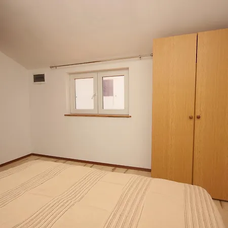 Studio 8121a